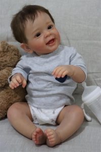 QIYANER 55CMbebê reborn, Feito à mão bebê reborn menino de silicone,Roupas brancas abrem os olhos e sorriem feitas à mão 3D realista com veias vistas,Silicone